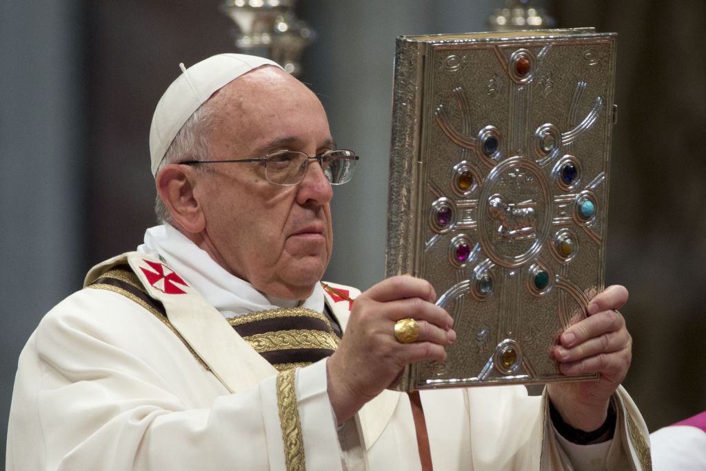 Δέματα με τρόφιμα έστειλε σε 200 οικογένειες ο πάπας Φραγκίσκος