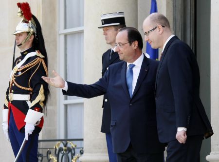 Ανοιχτό το ενδεχόμενο νέων κυρώσεων στη Ρωσία αφήνει ο Ολάντ