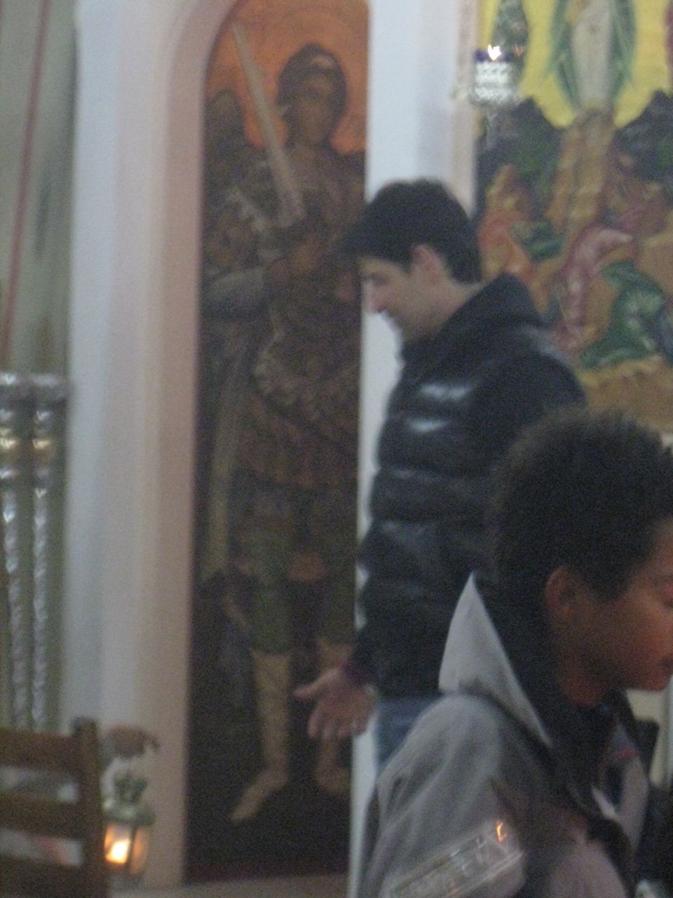 Σίβυλλα alert! Στο «Bikini» ο σύμβουλος του πρωθυπουργού και ο υπουργός, στο εκκλησάκι ο Sakis