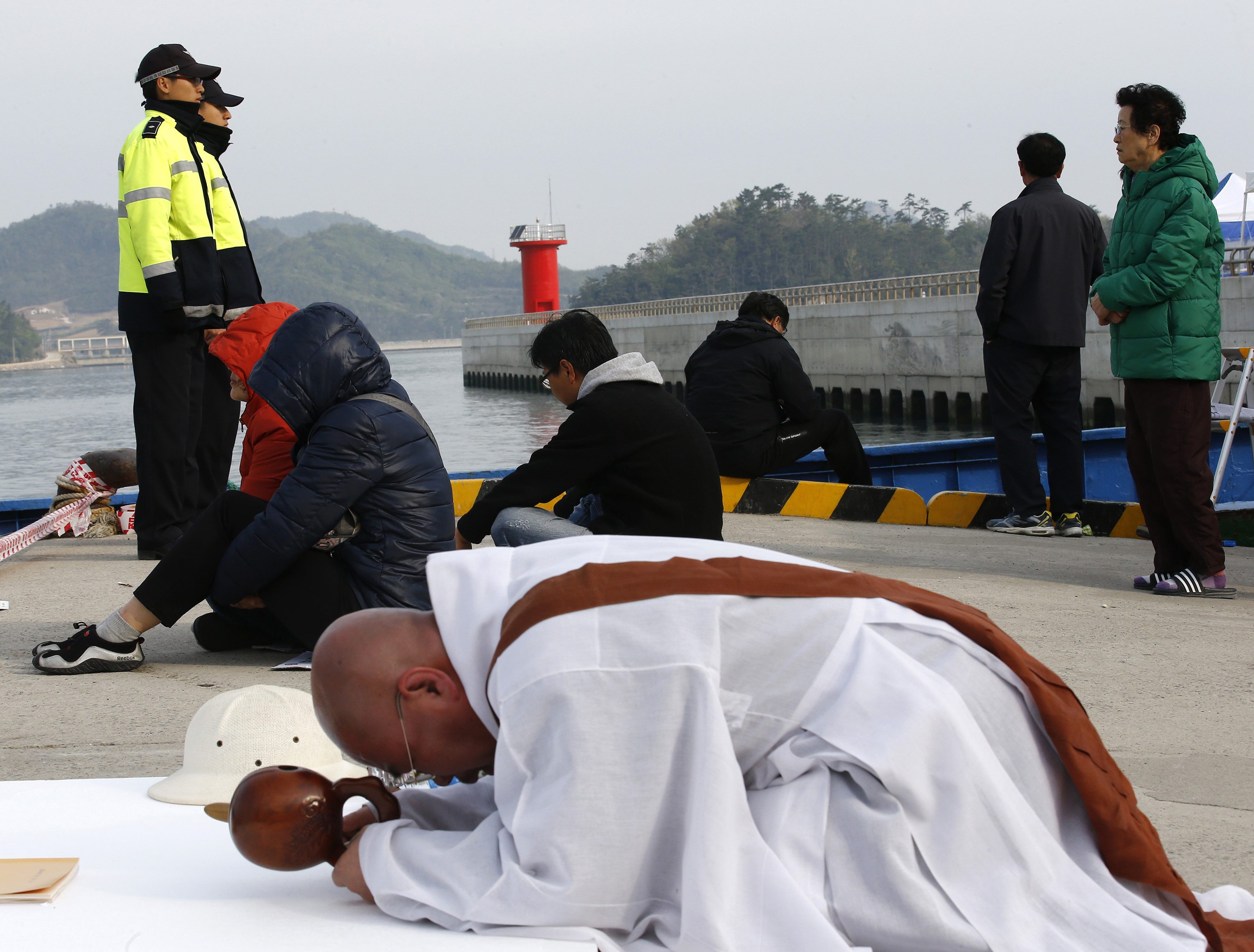 Ξεπερνούν τους 100 οι νεκροί από το ναυάγιο στη Ν.Κορέα