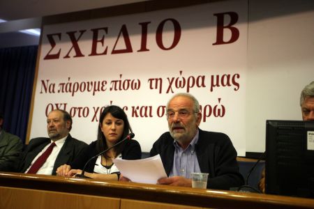 Ο Αλαβάνος παρουσίασε το ευρωψηφοδέλτιο του «Σχεδίου Β»