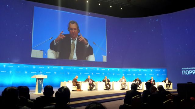 Ανω κάτω ένα δημοσιογραφικό συνέδριο λόγω… Ουκρανίας