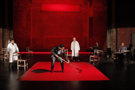 Θερμό χειροκρότημα για την πρεμιέρα της «Κοιλάδας των εκπλήξεων»