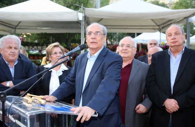 Παρουσία «φουσκωτών» στα εκλογικά τμήματα καταγγέλλει ο Μιχαλολιάκος