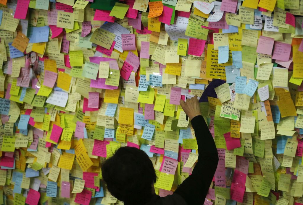 Βίντεο καταγράφει την απόγνωση των επιβατών από το ναυάγιο στη Ν.Κορέα