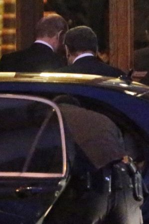 Πούτιν-Σρέντερ: Αρνητικά σχόλια για τους εναγκαλισμούς τους