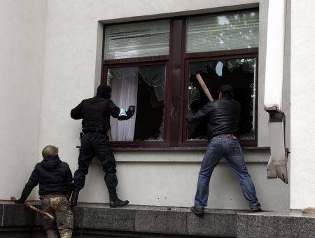 Ουκρανία: Κυβερνητικά κτίρια στην πόλη Λουχάνσκ κατέλαβαν φιλορώσοι