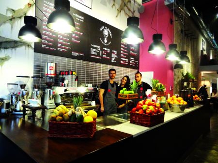 Εδώ Θεσσαλονίκη: εργοτάξιο φρέσκων χυμών