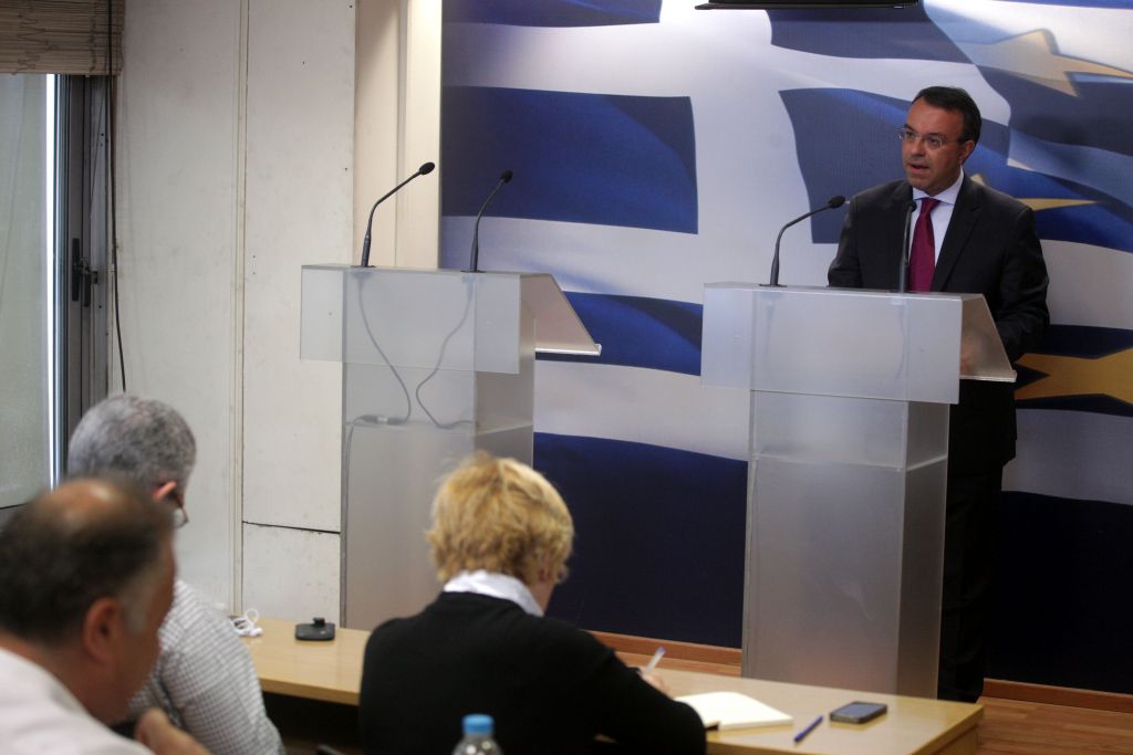 Μεσοπρόθεσμο: Πενταετές πάγωμα δαπανών για μισθούς και συντάξεις