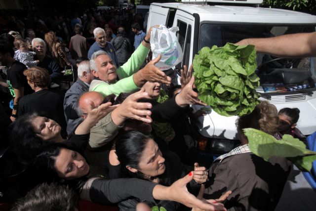 Open-air market producers hand out free fruit and vegetables