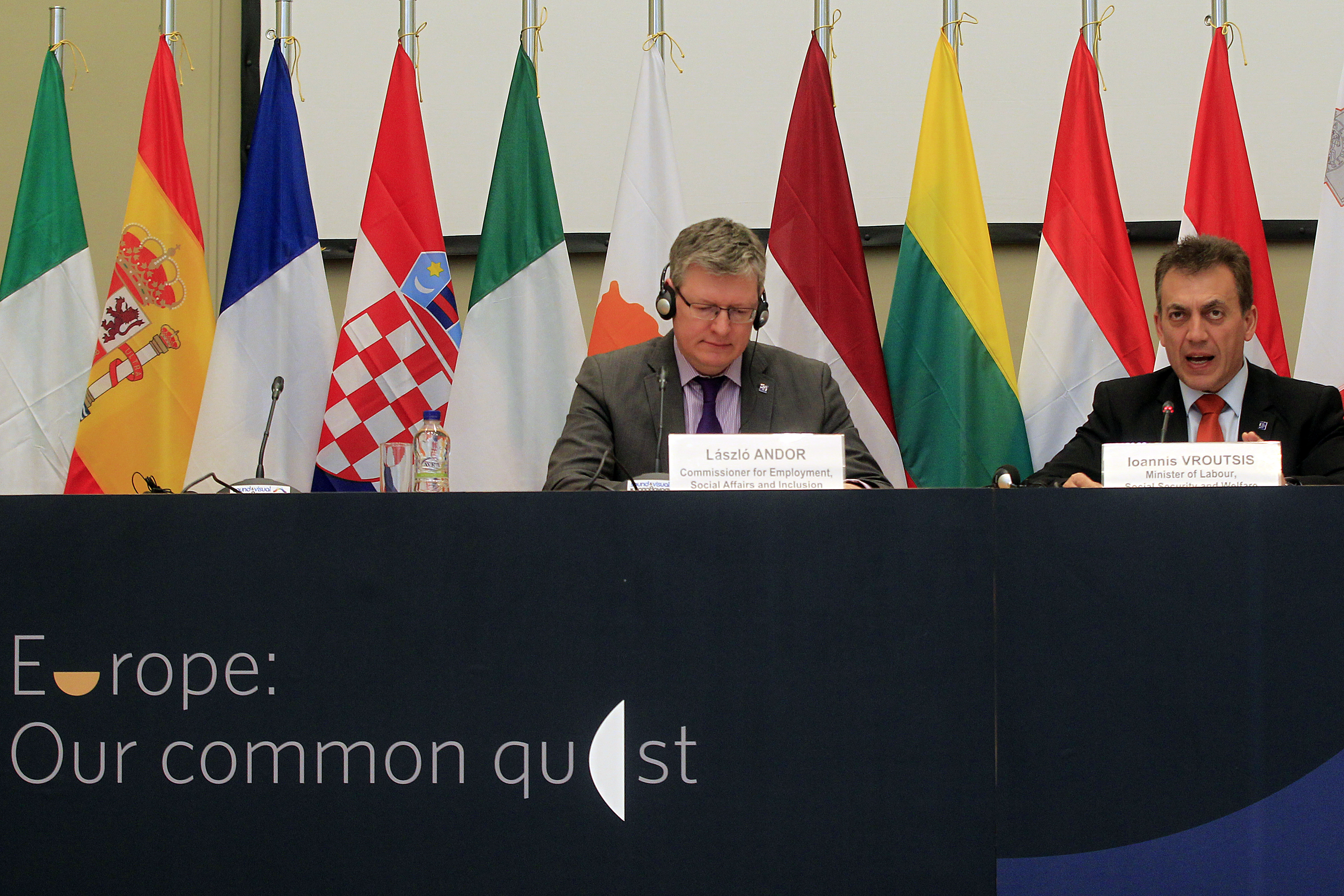 Βρούτσης: Δεν θα γίνουν νέες μειώσεις σε μισθούς και συντάξεις