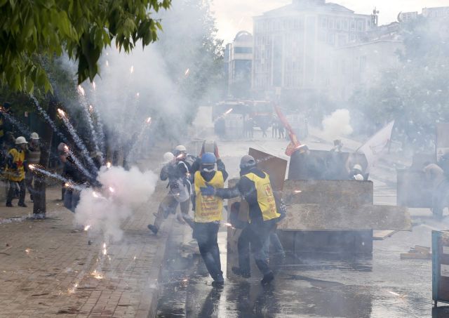 Συγκρούσεις μεταξύ αστυνομίας και διαδηλωτών στην Κωνσταντινούπολη
