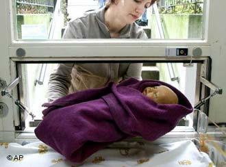 Ενστάσεις για τον ανώνυμο τοκετό στη Γερμανία