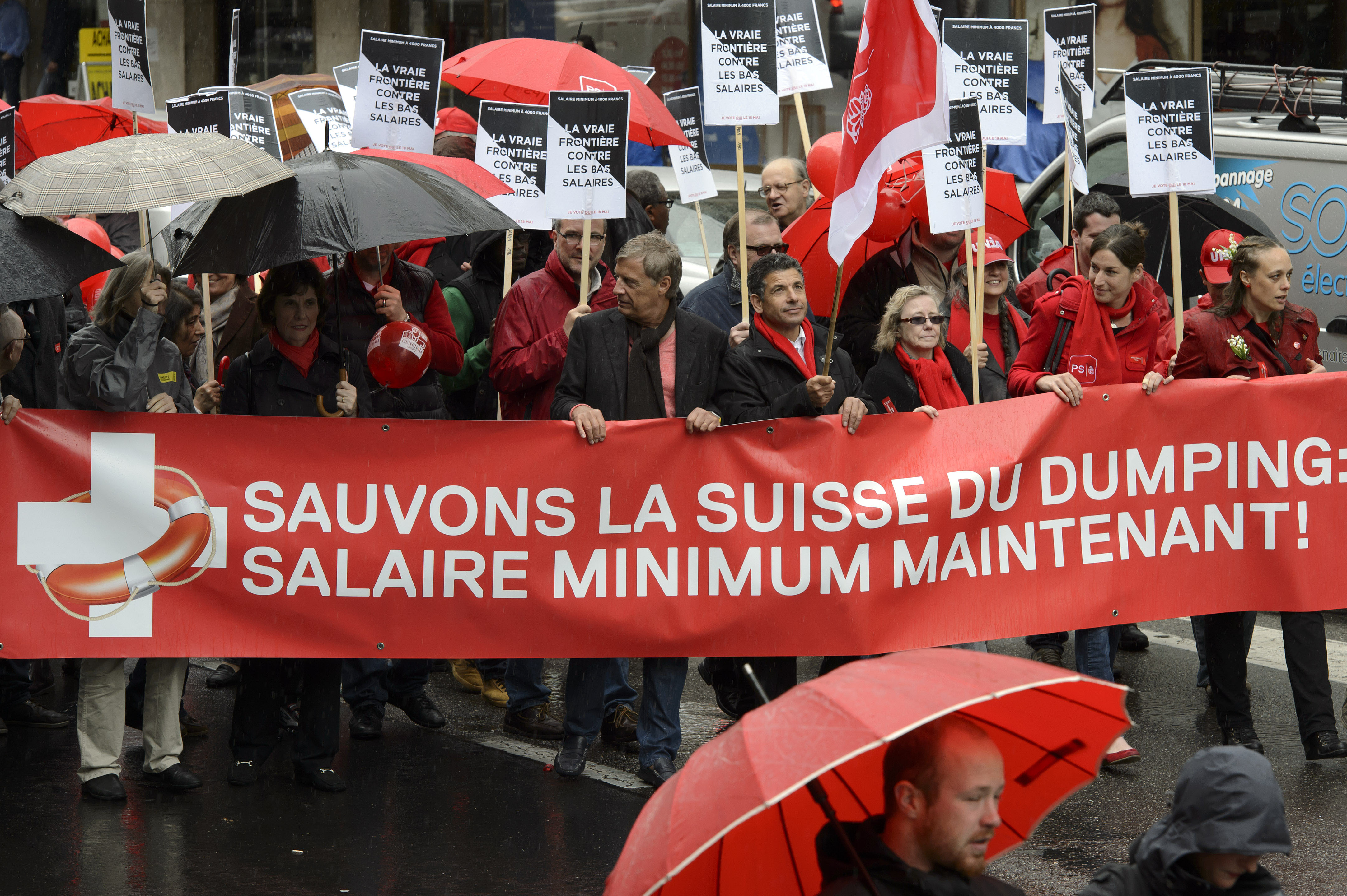 «Οχι» σε κατώτατο μισθό 3.263 ευρώ λένε σε δημοψήφισμα οι Ελβετοί
