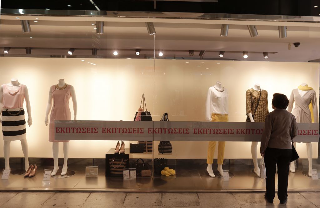 Πτώση 3,4% κατέγραψαν οι λιανικές πωλήσεις το Μάρτιο