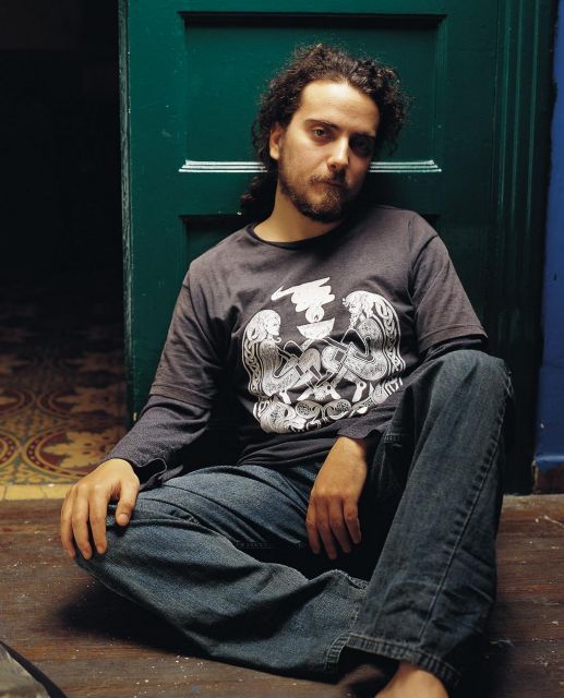 Ο τραγουδιστής Στάθης Δρογώσης στην Πετρούπολη την Παρασκευή