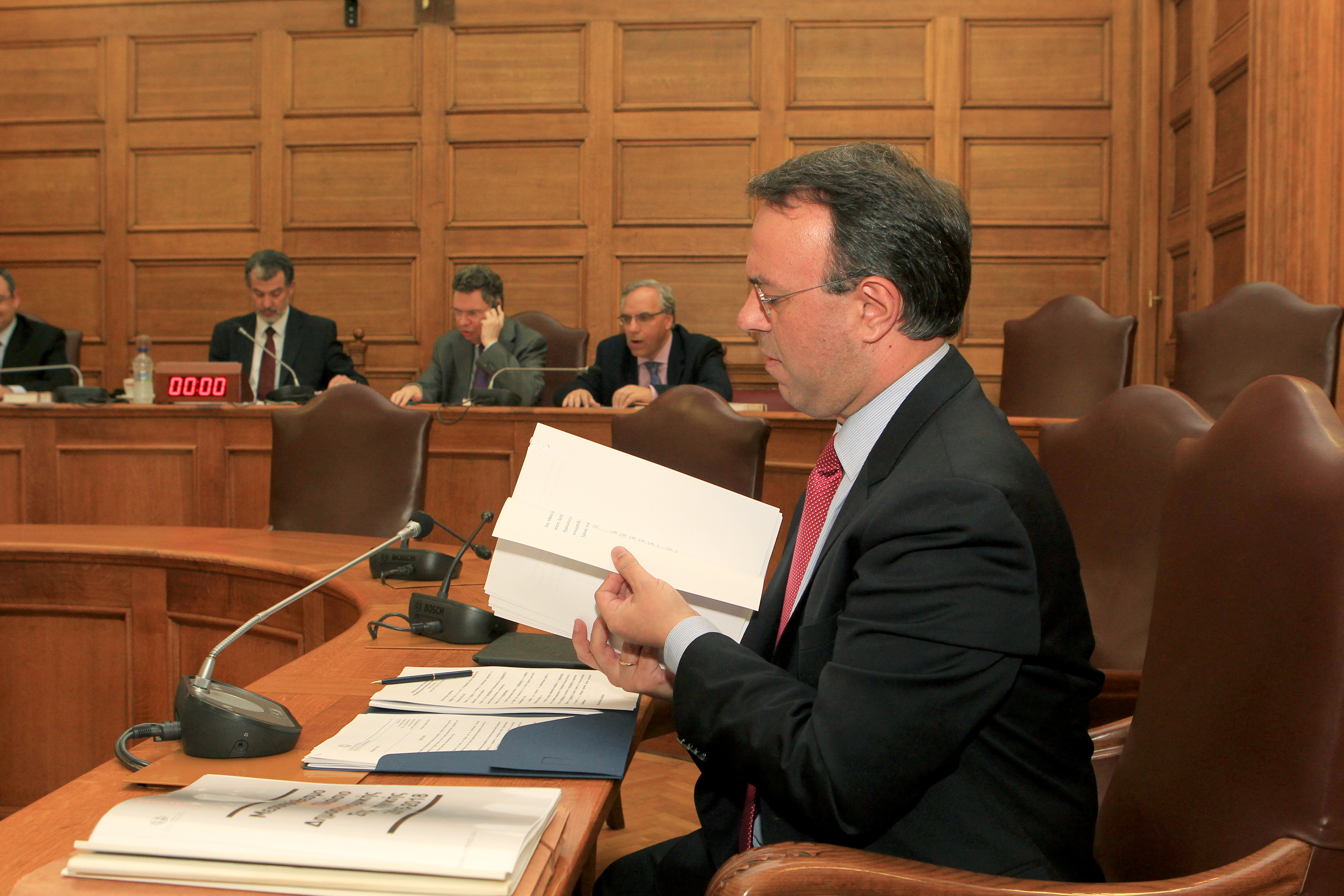 Βουλή: Αντιδράσεις στη διάταξη του νομοσχεδίου για τα ΜΜΕ