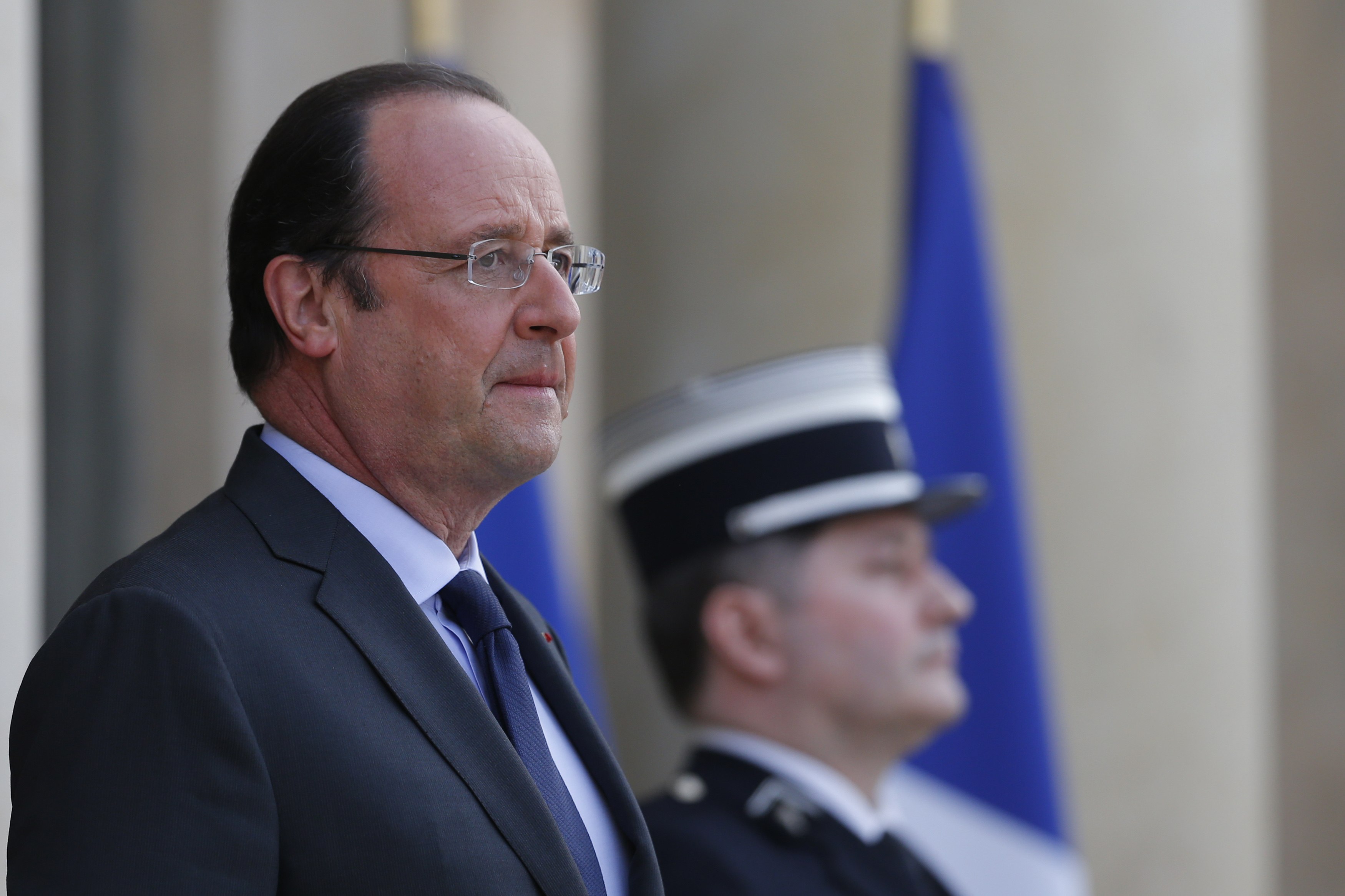 Κατακόρυφη πτώση της δημοτικότητας του Ολάντ