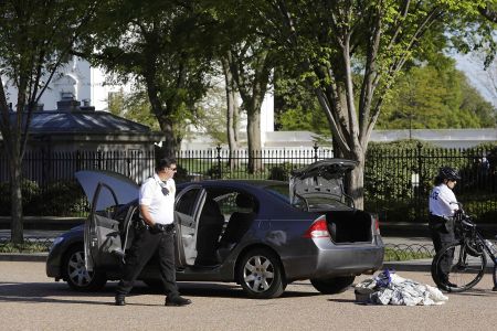 Σταμάτησαν για έρευνα αυτοκίνητο που επέβαιναν οι κόρες του Ομπάμα