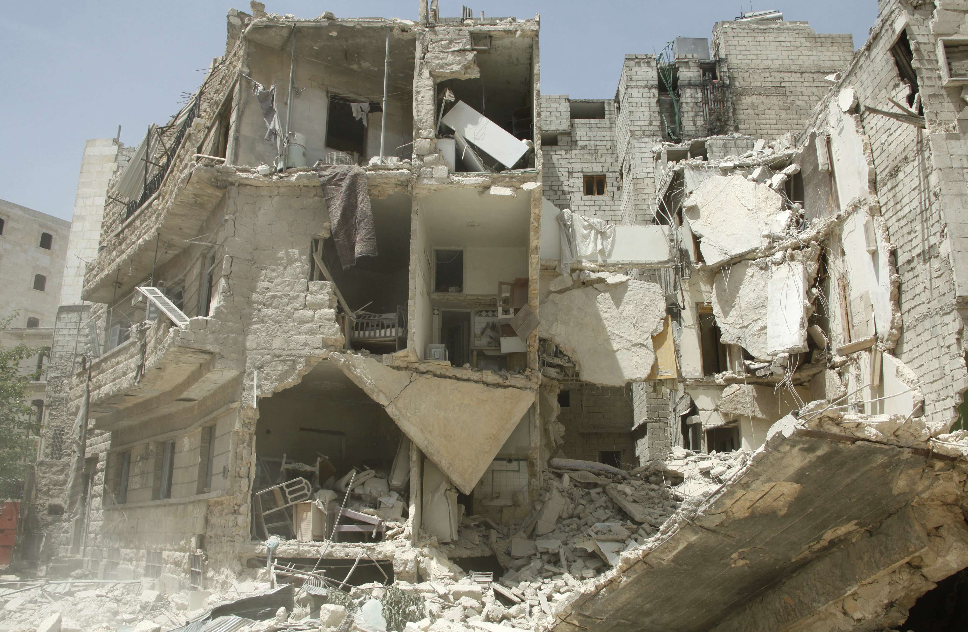 Ισχυρότατη έκρηξη σε ξενοδοχείο που χρησιμοποιεί ο στρατός στο Χαλέπι