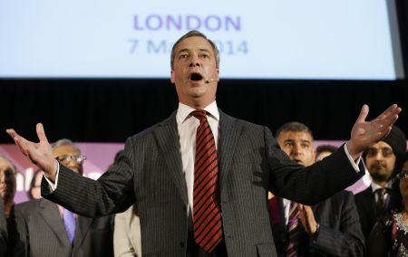 Ρατσιστικό το κόμμα Φάρατζ λέει στέλεχος και αποχωρεί