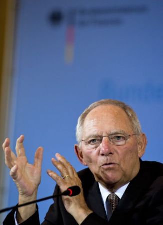 Βέβαιος για την εκλογή Γιούνκερ στην Κομισιόν δηλώνει ο Σόιμπλε