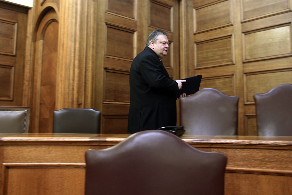 Συναντήσεις Βενιζέλου εν όψει της συζήτησης για την ψήφο εμπιστοσύνης