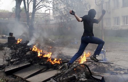 Πούτιν:«Η Ρωσία έγινε ισχυρότερη με την Κριμαία» – Δεκάδες νεκροί σε συγκρούσεις στη Μαριούπολη της Ουκρανίας