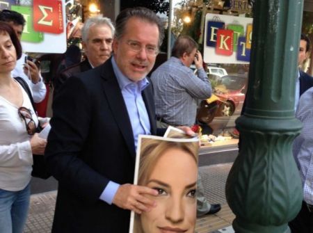 Γ. Κουμουτσάκος: Συμβολική αφαίρεση αφίσας της Ρένας Δούρου