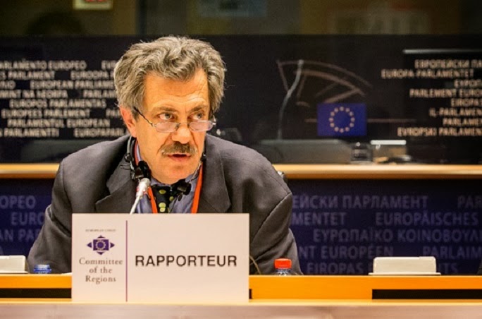 Θ. Γκοτσόπουλος: «Δεν είναι οι αφίσες το πρόβλημα της ρύπανσης»