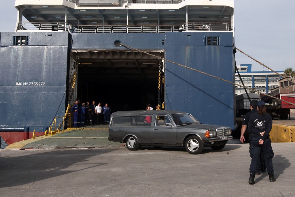 Δεμένο στο λιμάνι το European Express με πρόβλημα ανεφοδιασμού