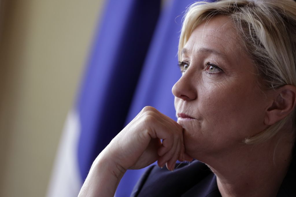 Αποδέχεται η Λεπέν την «πρόσκληση για ποτό» της Μαντόνα