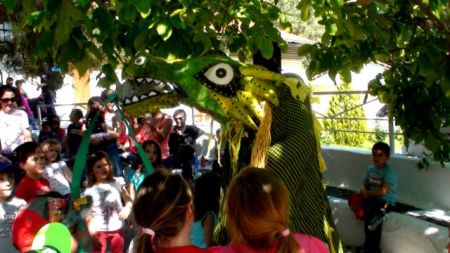 Δρακόντεια χρώματα από Μορφές Εκφρασης