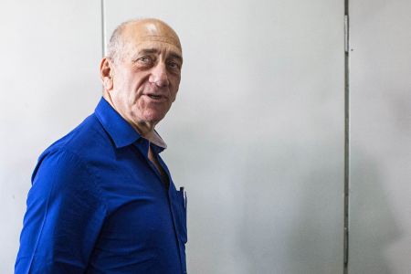 O Εχούντ Ολμερτ καταδικάστηκε σε εξαετή κάθειρξη για δωροδοκία