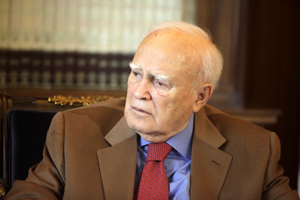 Ξενάγηση του Κ. Παπούλια στον αρχαιολογικό χώρο της Ερέτριας