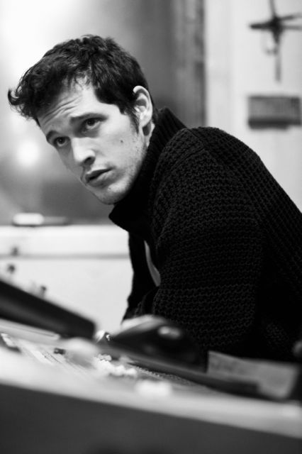 Leόn: Με τα τραγούδια μου δημιουργώ τον κόσμο που θέλω