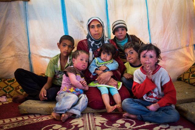 Γυναίκες από τη Συρία: «Είμαι έτοιμη να κάνω οτιδήποτε για να βρω λεφτά για τα παιδιά μου»