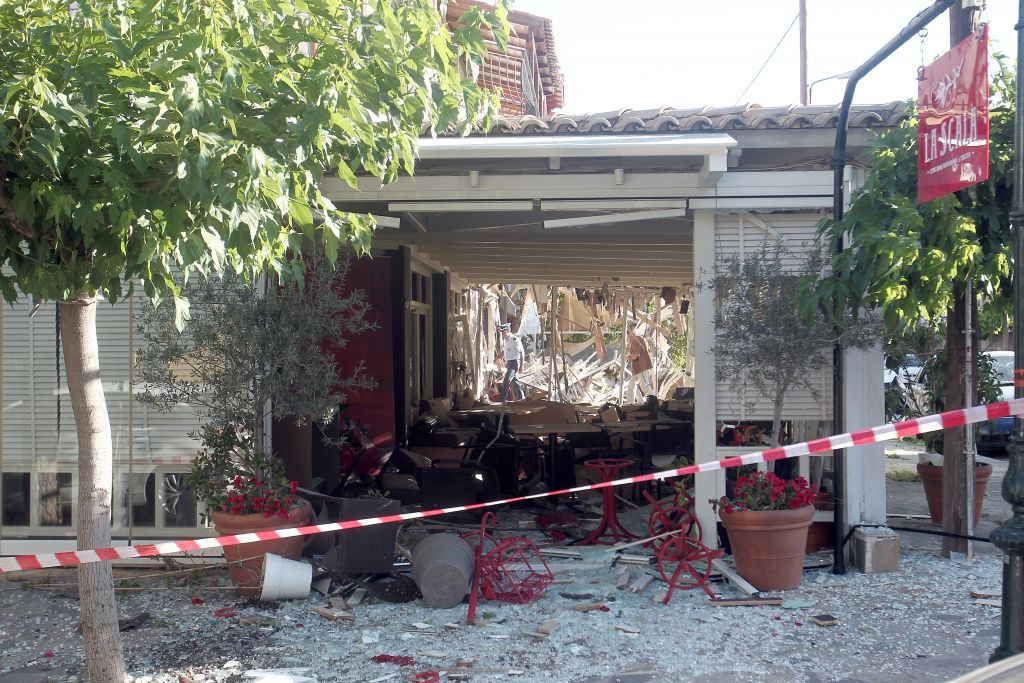 Υπολείμματα μιας… πόρτας αποκάλυψαν βομβιστική επίθεση στη Νέα Ερυθραία