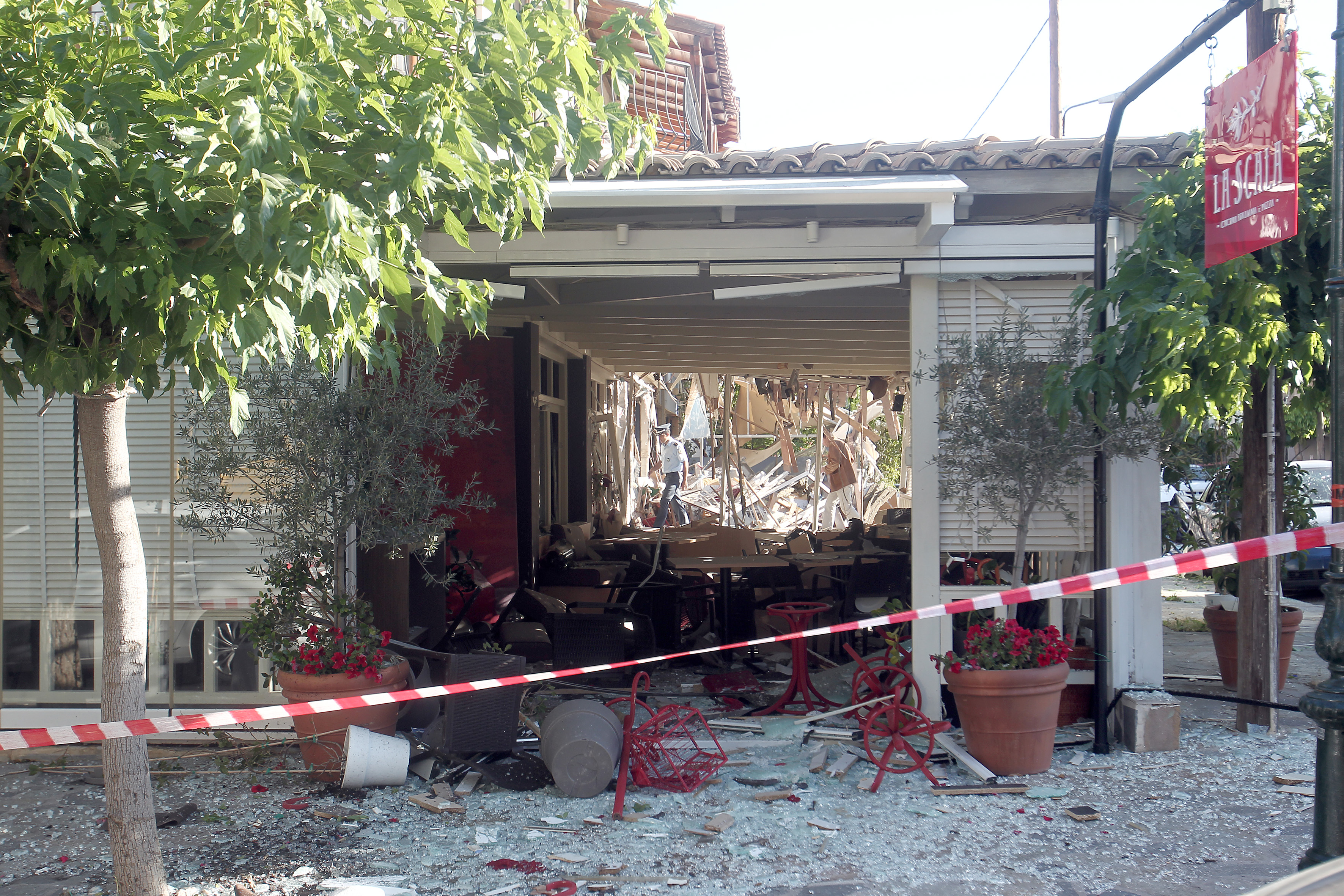 Υπολείμματα μιας… πόρτας αποκάλυψαν βομβιστική επίθεση στη Νέα Ερυθραία