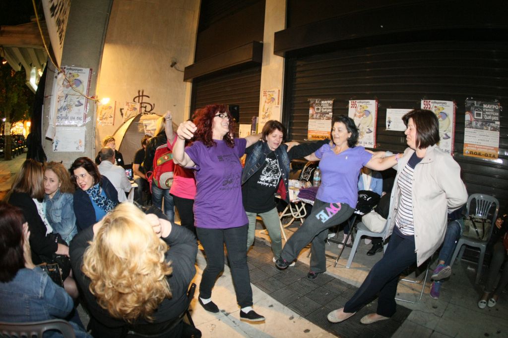 Αμεση επαναπρόσληψη των 397 καθαριστριών του ΥΠΟΙΚ μετά την δικαστική απόφαση που τις δικαίωσε