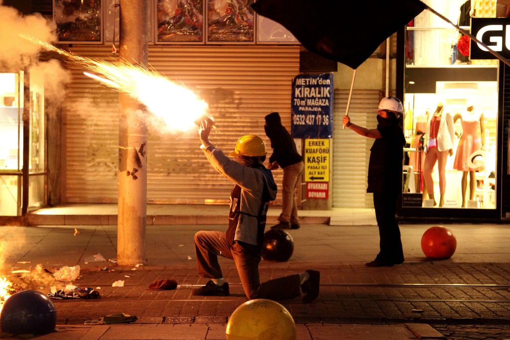 Ξεκίνησαν οι μαζικές ταφές για τους νεκρούς ανθρωκορύχους της Τουρκίας