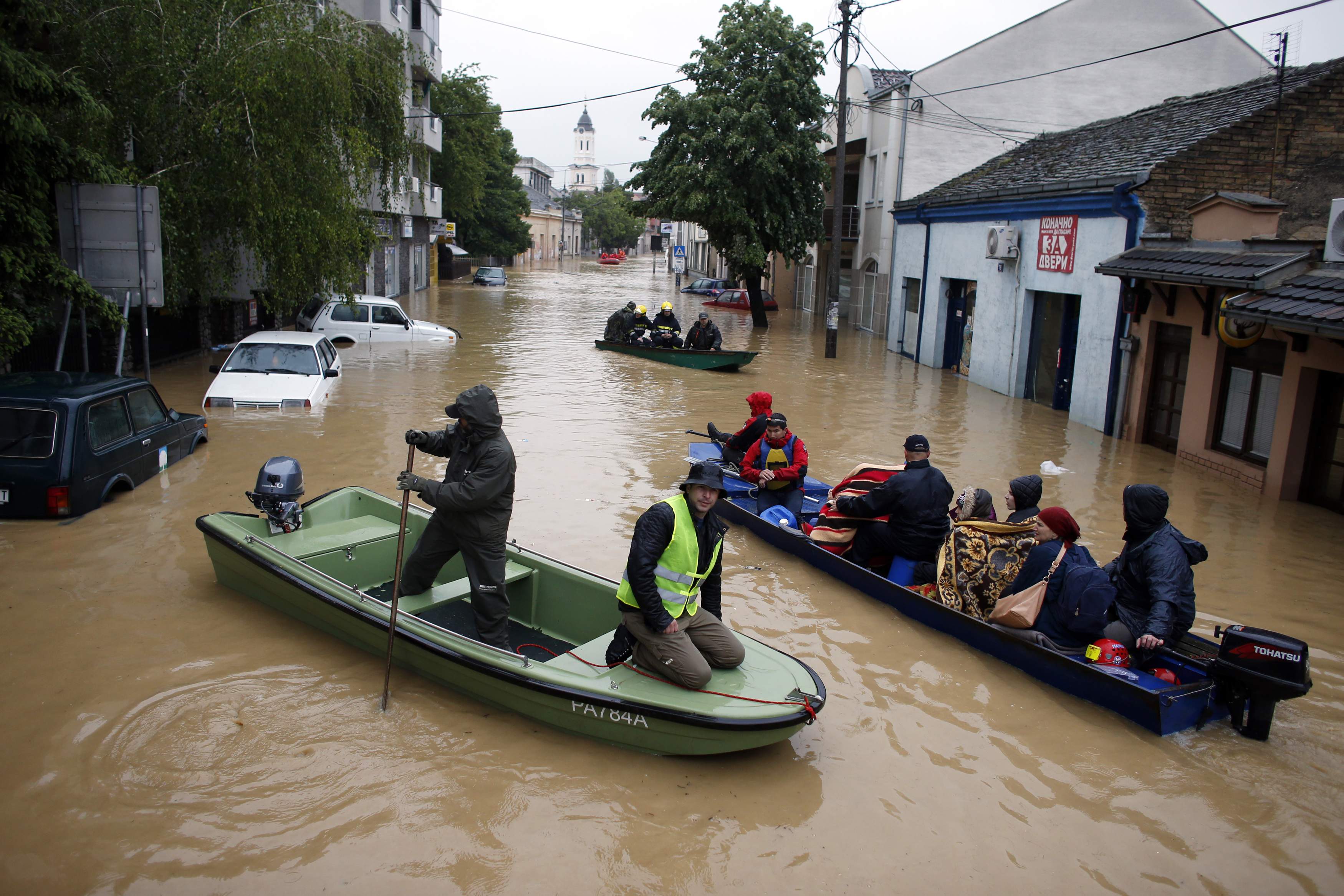 Τουλάχιστον 22 νεκροί από τις πλημμύρες σε Σερβία-Βοσνία