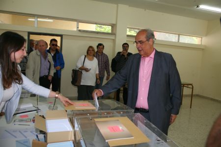 Μιχαλολιάκος κατά Μώραλη για παραβίαση εκλογικής διαδικασίας