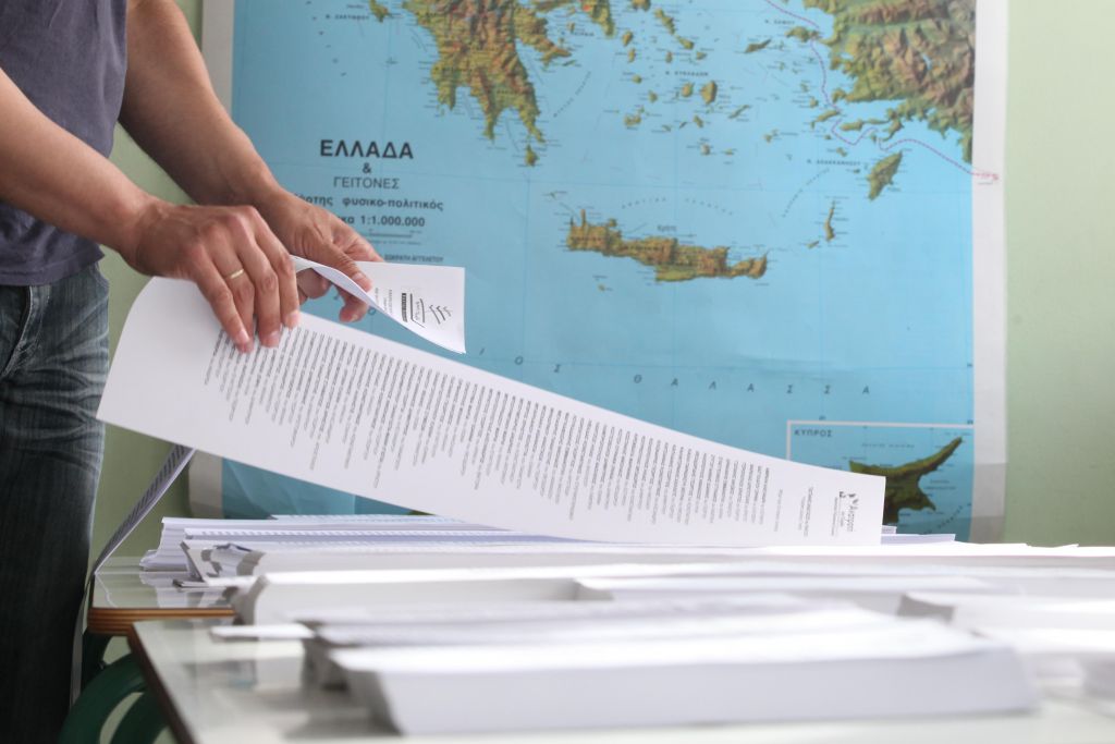 Deutsche Welle: Εξισορροπημένο το μήνυμα των εκλογών