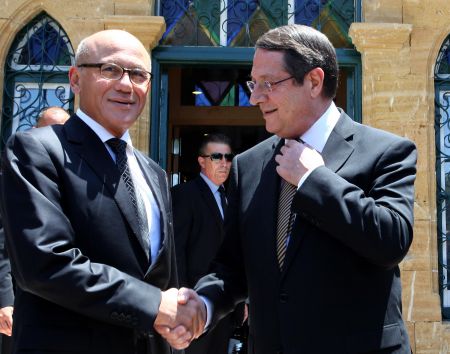 Το Κυπριακό επίκεντρο στο γεύμα Αναστασιάδη  -Ταλάτ