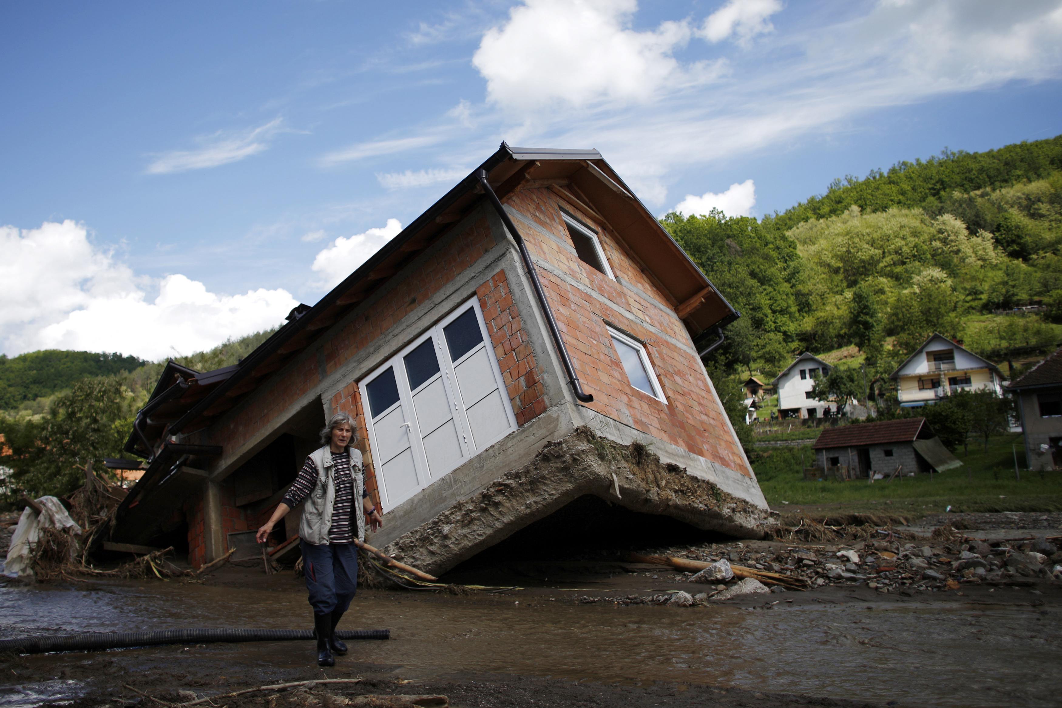 Σερβία: Πλημμύρες από καταρρακτώδεις βροχές – Μία νεκρή