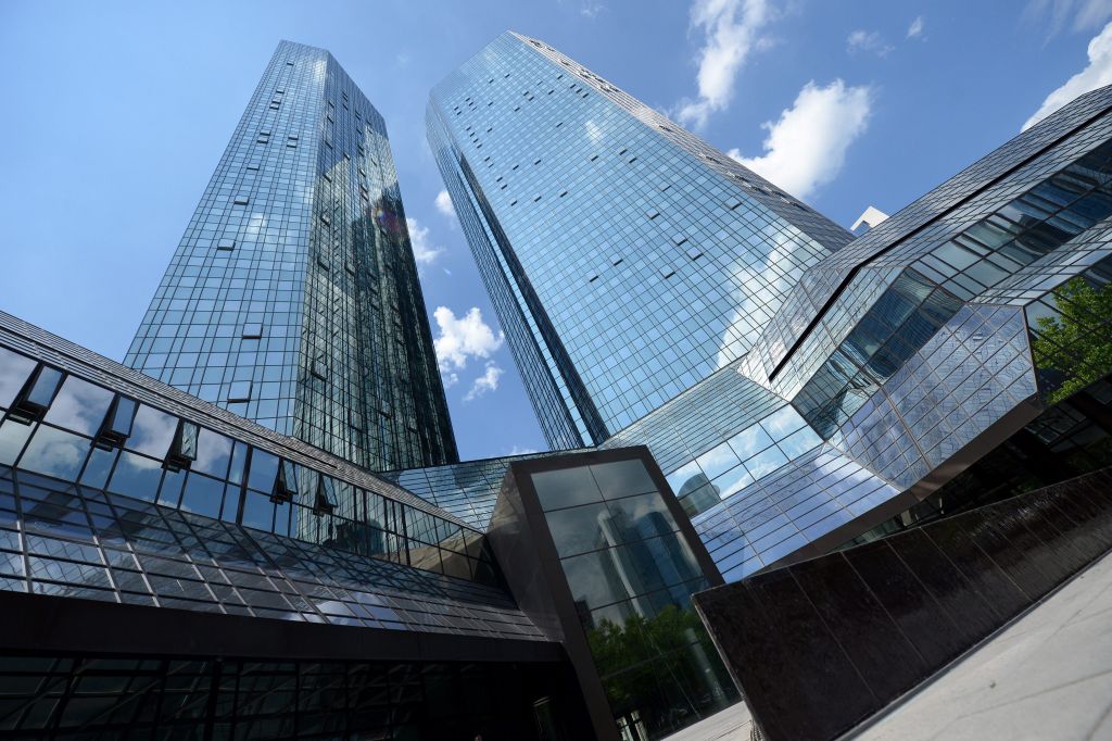 Deutsche Welle: Κεφαλαιακή ασπίδα της Deutsche Bank ενόψει στρες τεστ