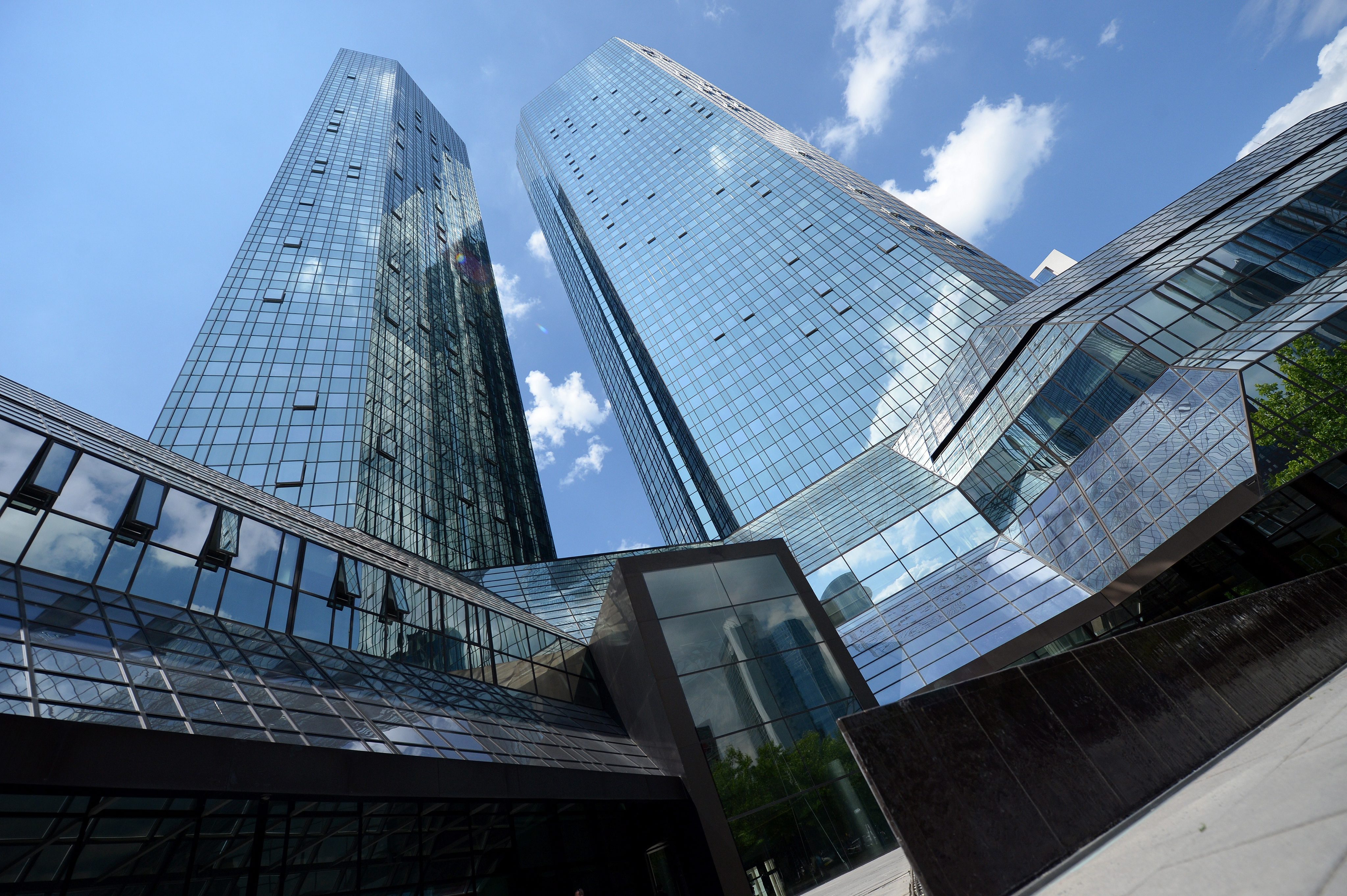 Deutsche Welle: Κεφαλαιακή ασπίδα της Deutsche Bank ενόψει στρες τεστ