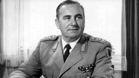 Ο στρατός των νικημένων ναζιστών μπρος στον κομμουνιστικό κίνδυνο