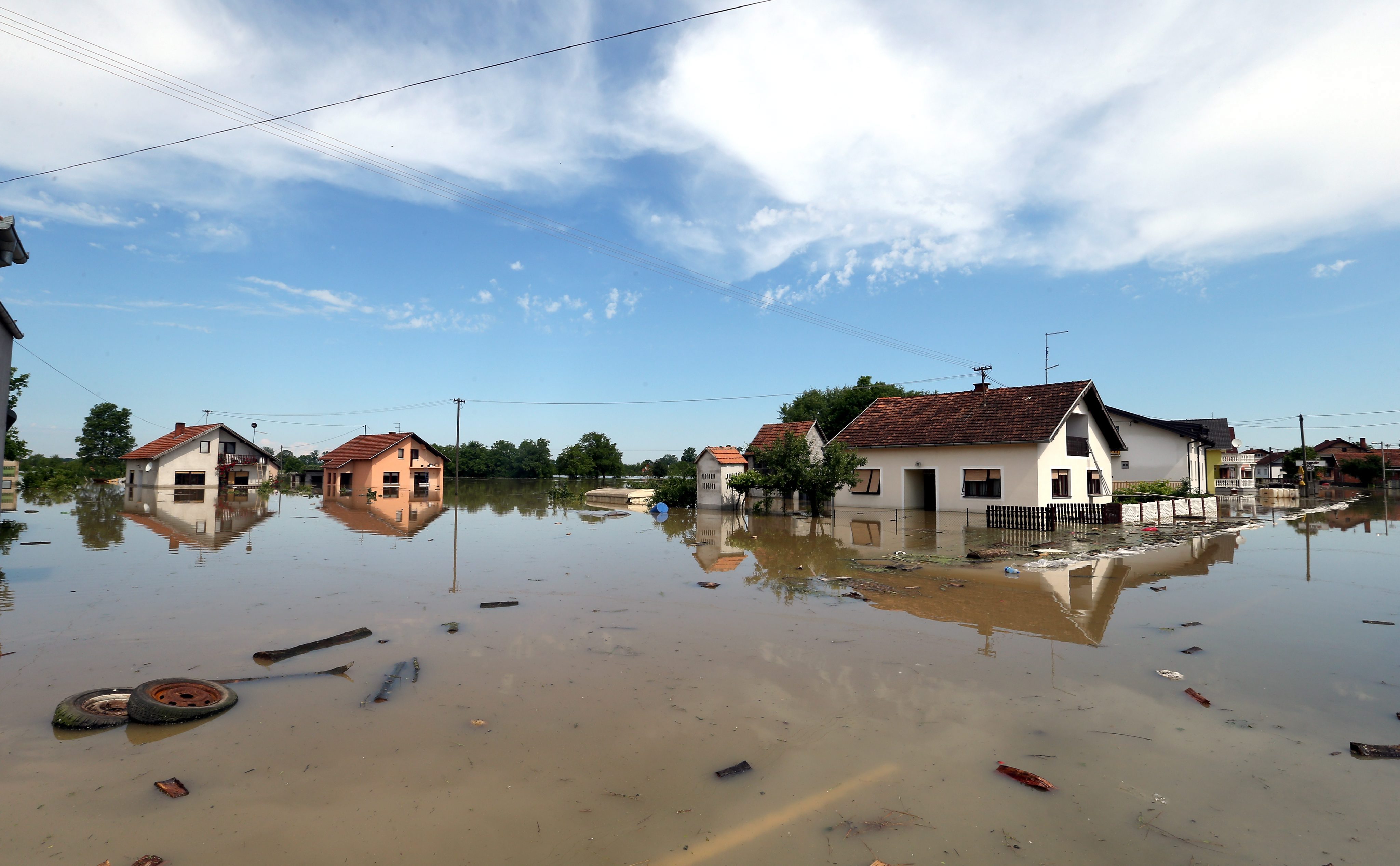 Σερβία – Βοσνία: Αυξήσεις τιμών, κλοπές και πολιτικές εντάσεις